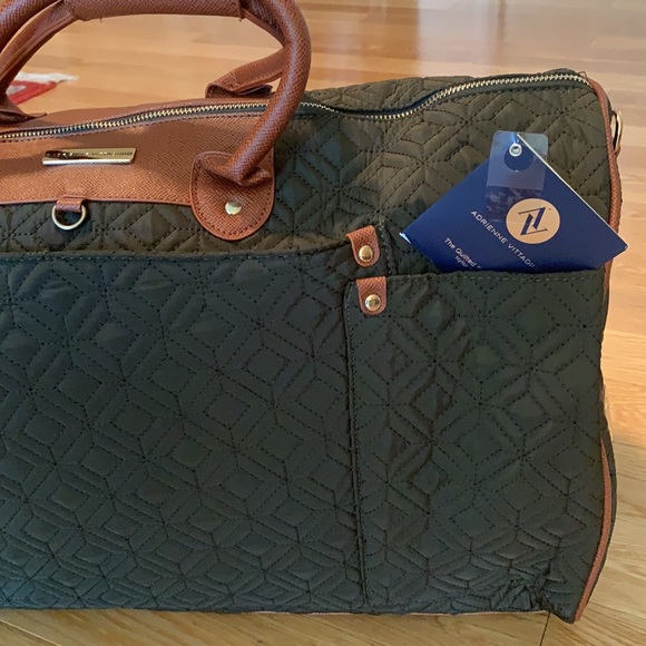 💥HOT BUY! ADRIENNE VITTADINI Quilted Nylon Duffle - Picture 3 of 11